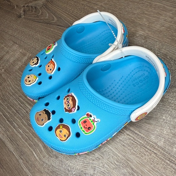 CROCS x Cocomelon Toddlers Classic Clogs Size 9 NWOB - Picture 2 of 8